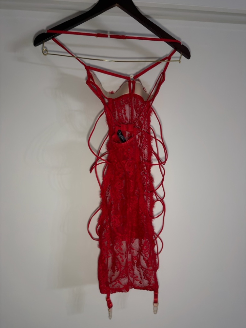 Red Lace - Picture 5 of 9